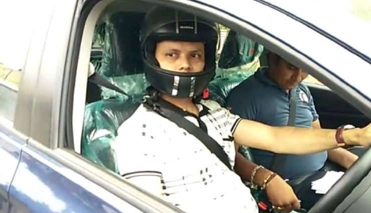 ट्रैफिक पुलिस की लापरवाही, हेलमेट नहीं पहनने पर कार चालक का काट दिया चालान