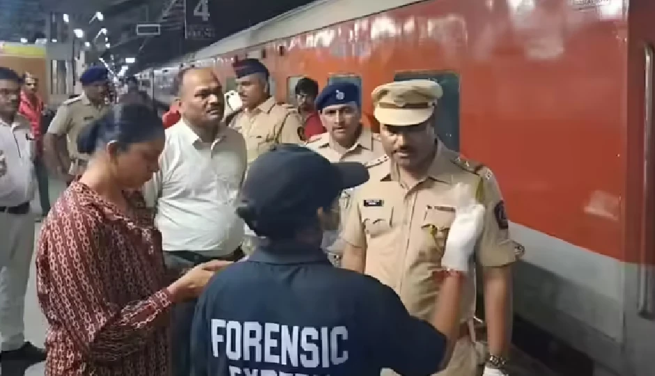 कुशीनगर एक्सप्रेस के टॉयलेट में कूड़ेदान से मिला  7 साल की बच्ची का शव, मुंबई से आ रही थी गोरखपुर