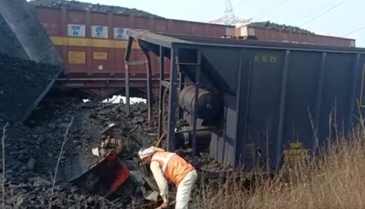 cargo trains collide,madhya pradesh,singrauli news,ntpc,news