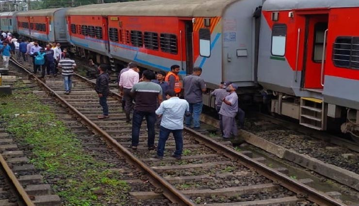 मुंबई में टला बड़ा ट्रेन हादसा, पटरी से उतर गए इंदौर एक्सप्रेस के दो डिब्बे, सभी यात्री सुरक्षित 