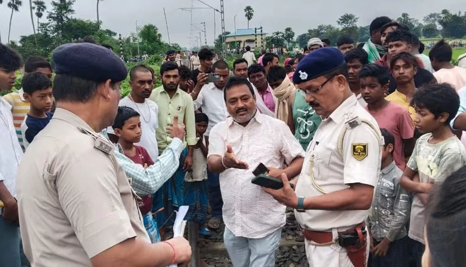 बिहार के पूर्णिया में बड़ा हादसा, दशहरा मेला से लौट रहे तीन लोगों की ट्रेन से कटकर मौत