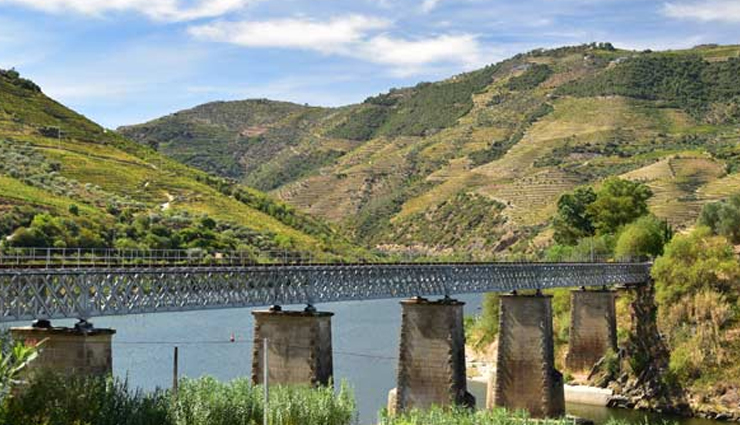 semmering line in austria,cinque terre in italy,flam railway in norway,rhine valley line in germany,west highland line in scotland,linha do douro in portugal,inlandsbanan in sweden,train rides in europe,europein many ways,trains are simply the best way to travel. they are more environmentally friendly than flying,more relaxing than driving and more comfortable than buses. you have space,can move around,and (if available) go for a bite in the dining cart.

and is there anything more romantic than travelling by train? train travel conjures up images of elegance and class,of leisurely making your way through beautiful scenery and watching the landscape roll by. with train travel,it’s all about the journey,not just the destination.

some train rides are an event in their own right. they take you through breathtaking landscapes filled with mountains,valleys,rivers,and picturesque villages. and all you have to do is sit back,look out the window and enjoy the ride.