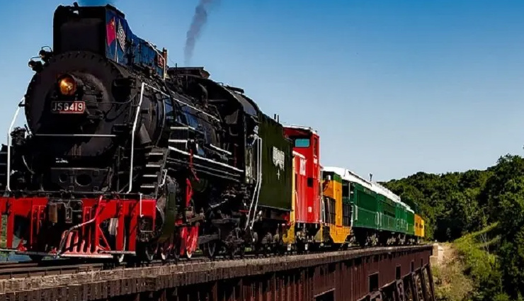 ट्रेन के सफ़र का असली मजा दिलाएंगे ये 10 रूट, मंजिल से भी अधिक रोमांचक होगी यात्रा 