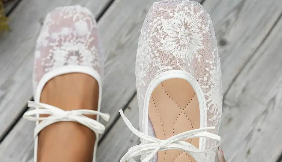 korean footwear,korean shoes,korean fashion,gen z fashion,korean style shoes,jelly shoes,transparent ballet flats,wide toe shoes,korean heels,ballet flats for women,korean clogs,stylish footwear for girls