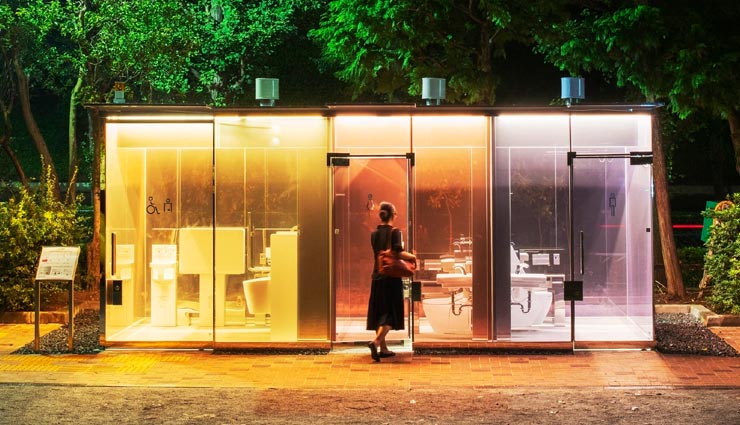 ट्रांसपेरेंट दीवार वाले पब्लिक टॉयलेट के चलते जापान चर्चा में, बनाने का कारण कर देगा हैरान