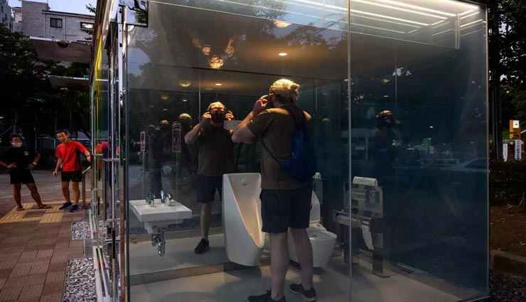 weird news,weird incident,weird toilet,transparent public toilets