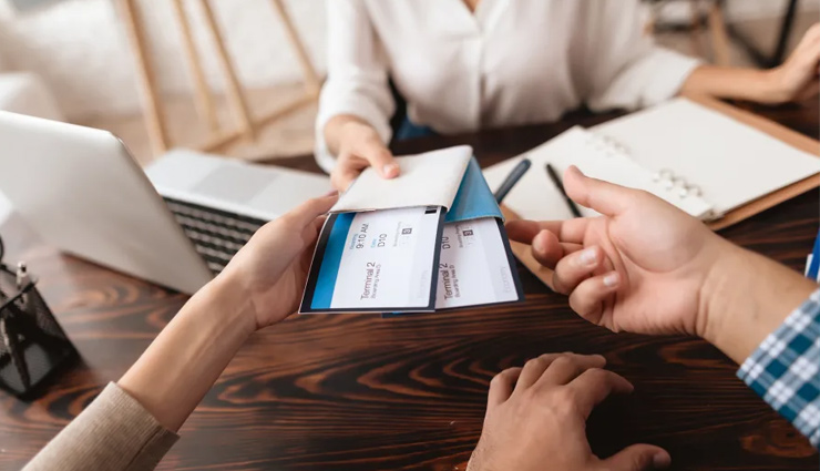 टूर पैकेज बुक करने के दौरान ट्रेवल एजेंट से जान लें ये जरूरी जानकारी, नहीं होगी बाद में कोई परेशानी