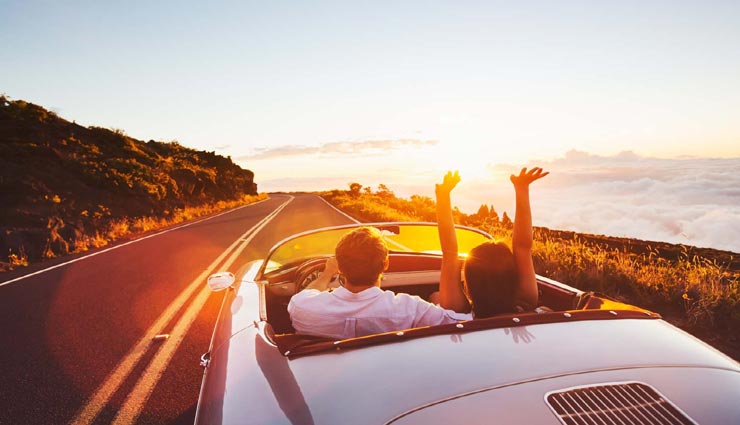 ट्रेवलिंग में इन चीजों को शामिल कर रोमांटिक बनाए पार्टनर संग अपना सफर 