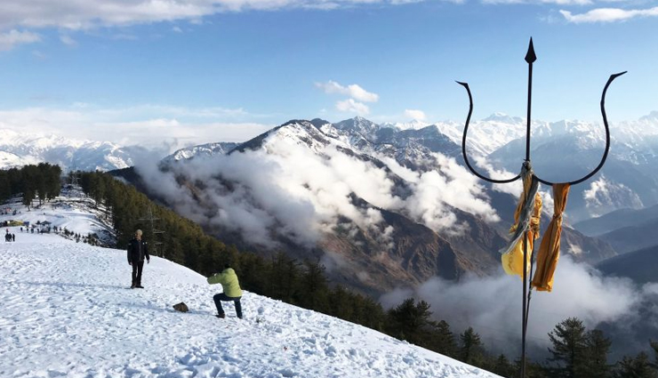 treks to take from delhi,beautiful treks,adventurous treks,triund trek,nag tibba trek,kedarkantha trek,har ki dun trek,bijli mahadev trek