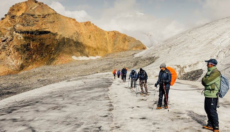 himachal pradesh,trekking in himachal pradesh,best places for trekking in himachal pradesh,kheerganga trek,malana village trek,beas kund trek,chandrakhani pass trek,jakhu temple trek,prashar lake trek,hampta pass trek,triund trek,pin parvati pass trek