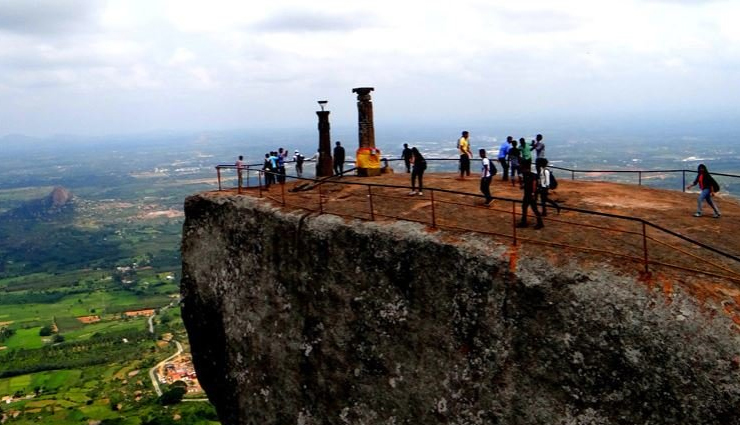 bangalore,trekking places near bangalore,ramanagara,shivagange,savanadurga,nandi hills,skandagiri,makalidurga,bilikal betta