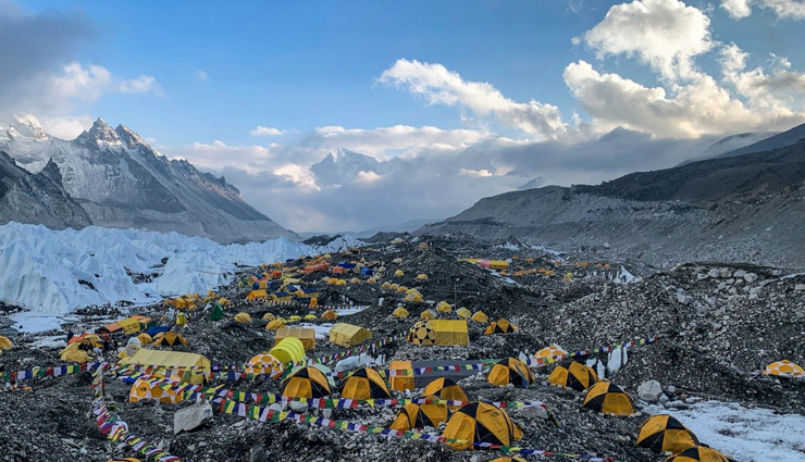 beautiful treks from around the world,treks to visit,camino de santiago,spain,everest base camp,nepal,w trek in torres del paine,chile,the haute route,france- switzerland,overland track,australia,annapurna circuit,nepal