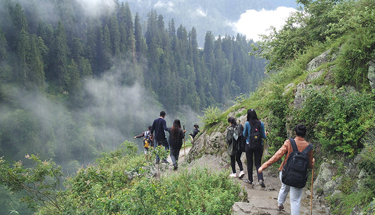 treks to visit in india,india,chadar trek,ladakh,kheerganga trek,himachal,har ki doon trek,uttarakhand,pin parvati trek,himachal pradesh,valley of flowers trek,goecha la trek,sikkim