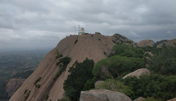 bangalore,trekking places around bangalore,ramanagara,shivagange,savanadurga,nandi hills,skandagiri,makalidurga