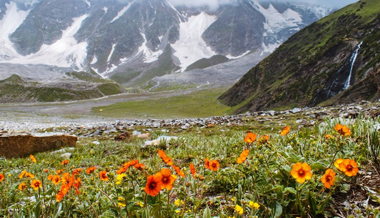 himachal pradesh,trekking in himachal pradesh,best places for trekking in himachal pradesh,kheerganga trek,malana village trek,beas kund trek,chandrakhani pass trek,jakhu temple trek,prashar lake trek,hampta pass trek,triund trek,pin parvati pass trek