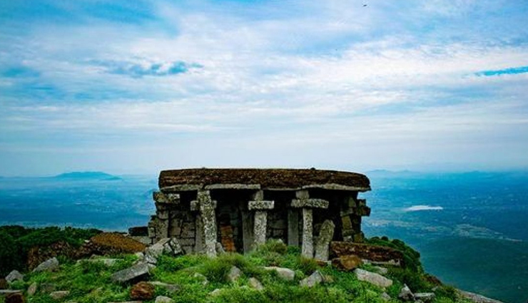 bangalore,trekking places near bangalore,ramanagara,shivagange,savanadurga,nandi hills,skandagiri,makalidurga,bilikal betta