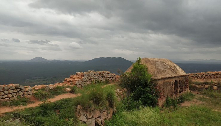 bangalore,trekking places around bangalore,ramanagara,shivagange,savanadurga,nandi hills,skandagiri,makalidurga