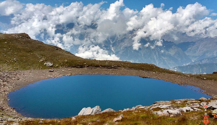 himachal pradesh,trekking in himachal pradesh,best places for trekking in himachal pradesh,kheerganga trek,malana village trek,beas kund trek,chandrakhani pass trek,jakhu temple trek,prashar lake trek,hampta pass trek,triund trek,pin parvati pass trek