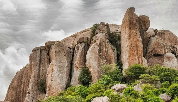 trekking near bangalore,trekking places,bangalore,ramanagara,shivagange,savanadurga,nandi hills,skandagiri