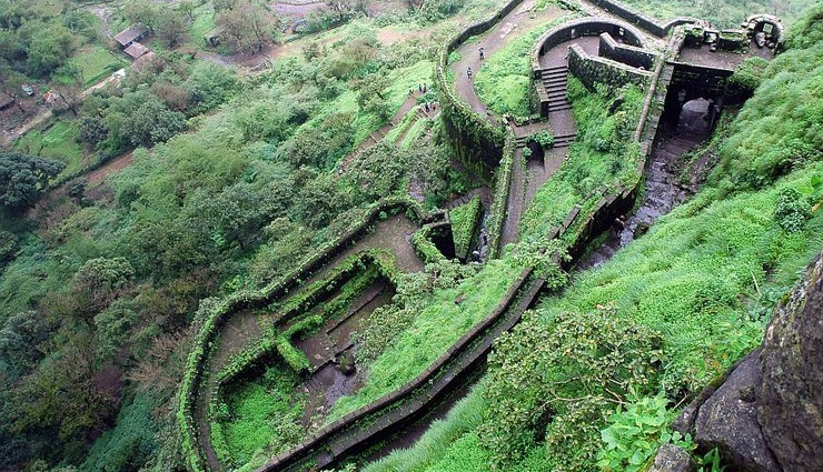 4 Beautiful Trekking Destinations To Visit in Maharashtra