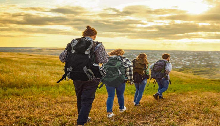 दोस्तों संग बनाए इन जगहों पर ट्रैकिंग का प्लान, एडवेंचर के साथ आएगा मजा