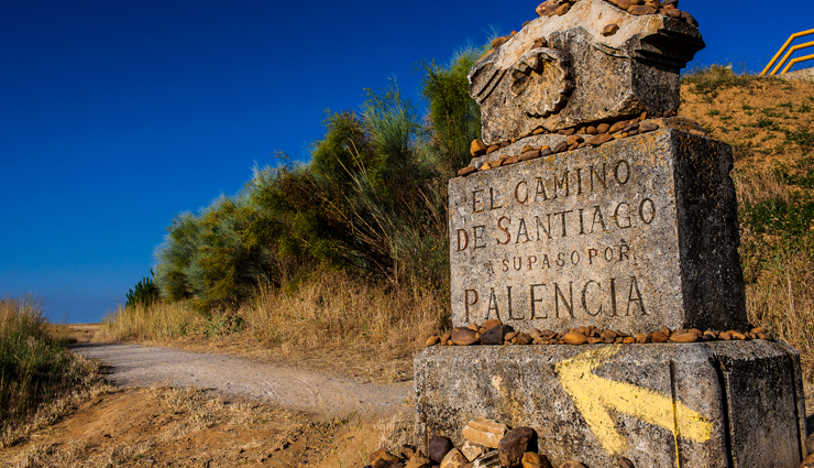 amazing treks in the world,best treks in the world,camino de santiago,spain,everest base camp,nepal,w trek in torres del paine,chile,the haute route,france- switzerland,overland track,australia,annapurna circuit,nepal,pays dogon,mali