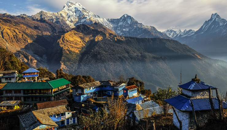 amazing treks in the world,best treks in the world,camino de santiago,spain,everest base camp,nepal,w trek in torres del paine,chile,the haute route,france- switzerland,overland track,australia,annapurna circuit,nepal,pays dogon,mali