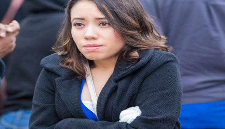 हाथ-पैर के कांपने की समस्या को ना करें नजरअंदाज, देती हैं इन 5 बड़ी बिमारियों का संकेत