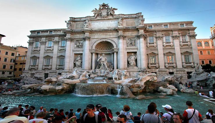 weird news,weird fountain,wishes fulfill,throwing coin in trevi fountain