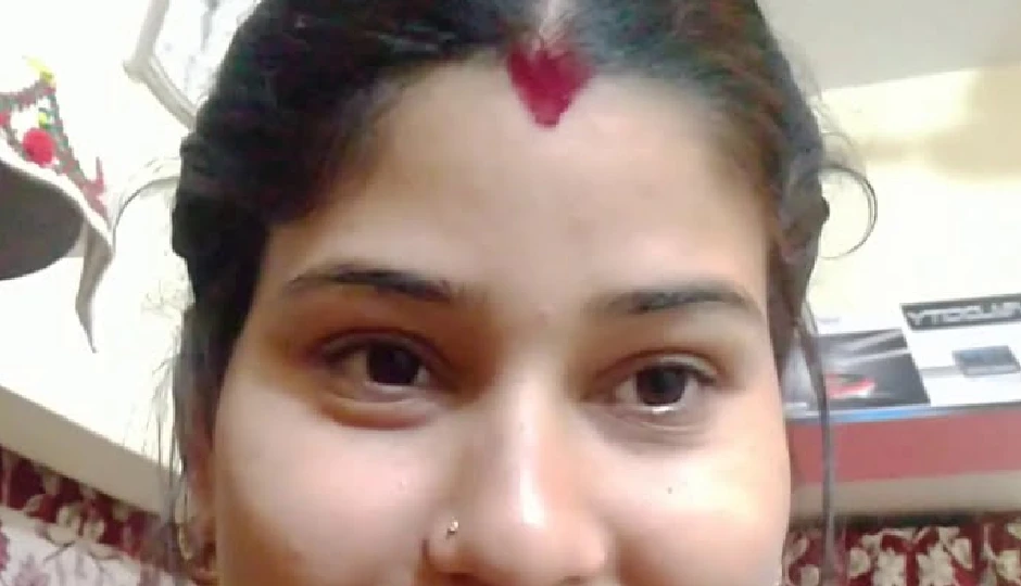 sindoor styles,sindoor lagane ke tarike,traditional sindoor,bengali sindoor look,minimal sindoor style,bridal sindoor ideas,triangle sindoor design,beauty tips for women,hairstyle with sindoor,indian traditional look