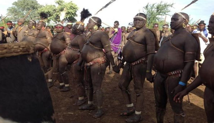 यहाँ लोग दूध और रक्त को मिलाकर पीते है, वजह जानकार हैरान रह जाएँगे 