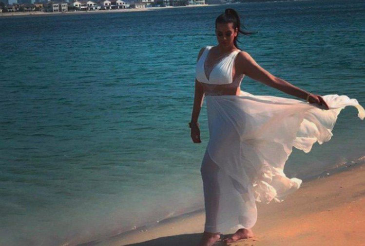 trishala dutt,trishala dutt hot pics,trishala dutt viral photos,sanjay dutt