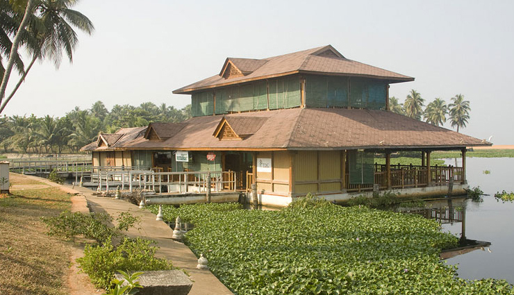 trivandrum,places to visit in trivandrum,kuthiramalika  palace,kovalam beach,vizhinjam,rock cut cave temple,veli tourist village,padmanabhaswamy temple