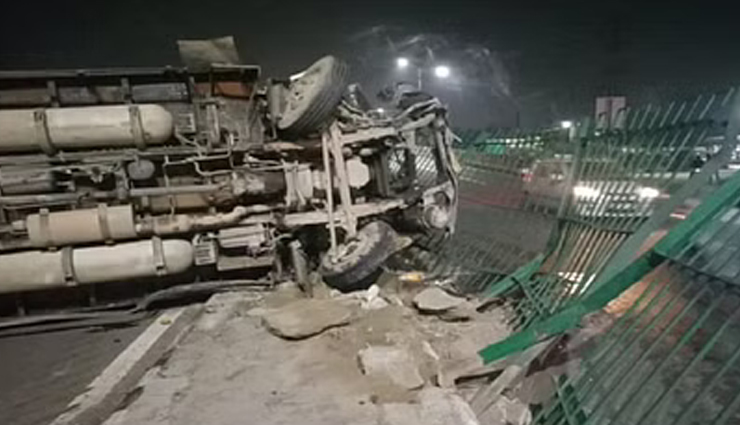 दिल्ली: ट्रक ने खड़े ट्रैक्टर को मारी टक्कर, 1 मरा, 4 घायल
