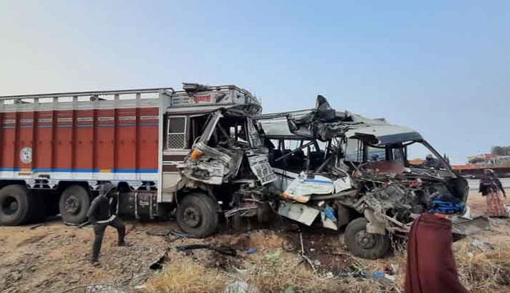 जोधपुर : हादसे का कारण बना ओवरटेक करना, बस-ट्रक टक्कर में हुए 10 यात्री घायल