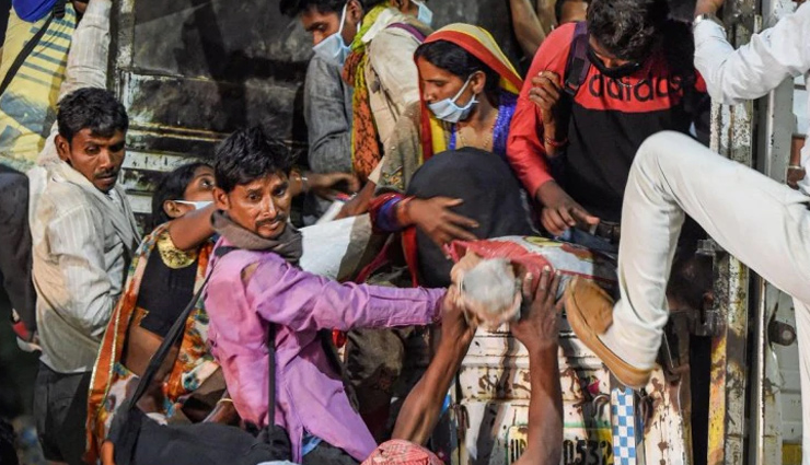 4 migrant laborers killed in a truck accident,truck accident in up auraiya,auraiya,uttar pradesh,news