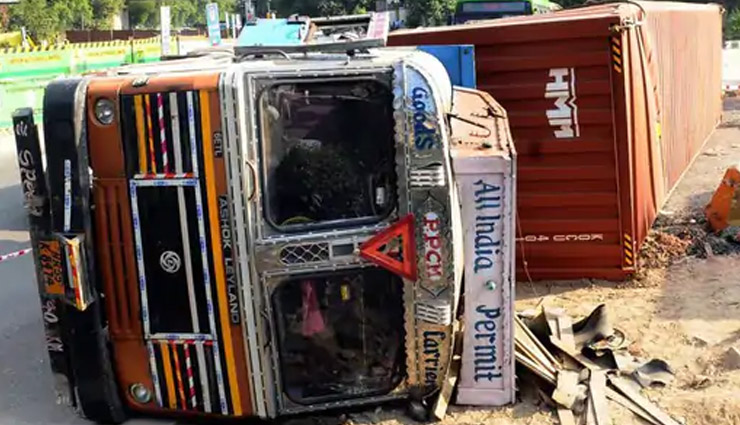 असम में भीषण सड़क हादसा, ट्रक और ऑटो की टक्कर में 10 लोगों की मौत