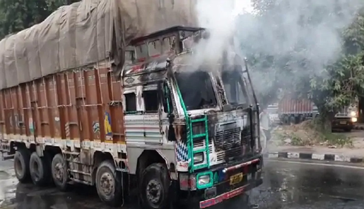 haryana,karnal,karnal truck bike accident,fire ,करनाल नेशनल हाईवे