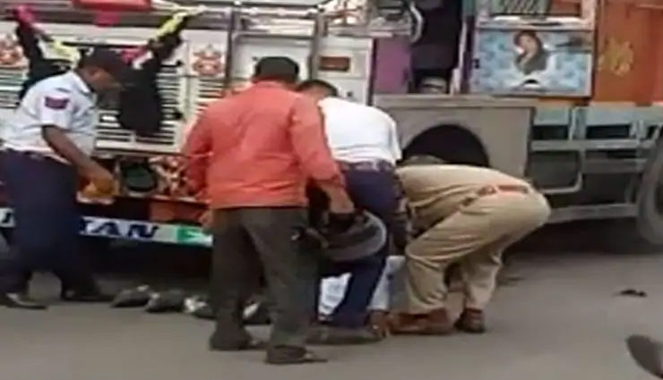 rajasthan,dhoulpur,nh3,truck accident,rajasthan accident news in hindi,news in hindi