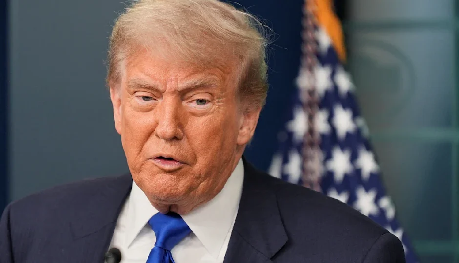 डोनाल्ड ट्रंप का नया टैरिफ झटका, दवाओं पर 100% शुल्क, भारत समेत वैश्विक व्यापार प्रभावित