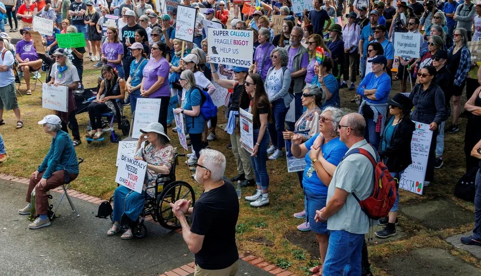 डोनाल्ड ट्रंप वापस जाओ! भारत से टैरिफ जंग के बीच अमेरिका में भड़का विरोध