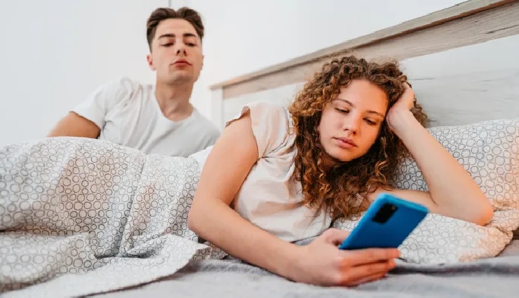 emotional unavailability,signs hes not ready for commitment,emotional readiness in relationships,dating advice,signs of emotional unavailability,emotional commitment,relationship clarity,how to recognize emotional unavailability,signs he’s not interested,long-term relationship readiness