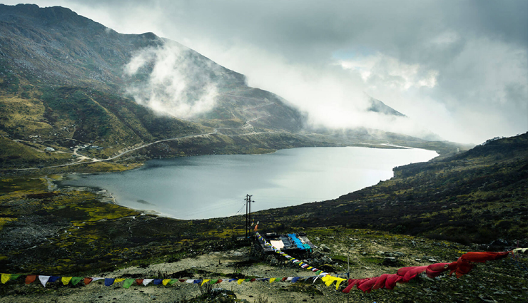 beautiful spots in sikkim,must-visit places in sikkim,top attractions in sikkim,best places to explore in sikkim,sikkim travel guide,sikkim sightseeing,sikkim tourism highlights,sikkim natural beauty,sikkim adventure spots,sikkim scenic destinations
