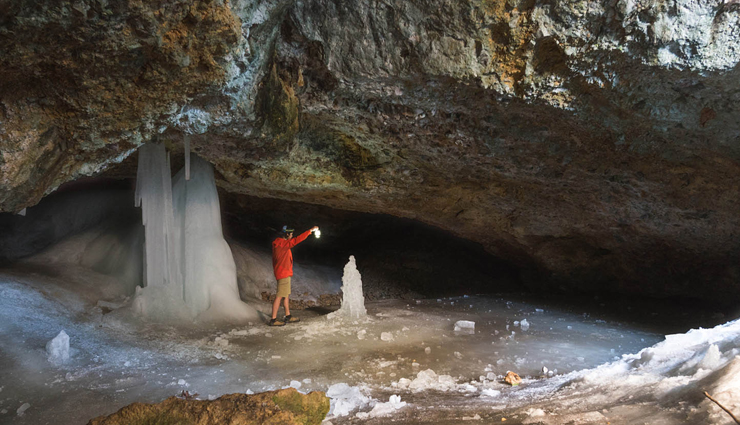 caves in new york,new york underground wonders,spelunking in new york,subterranean beauty of new york,new york remarkable caves,underground adventures in new york,hidden caves in the empire state,discovering new york geological treasures,exploring caves in upstate new york,caverns and caves in the state of new york