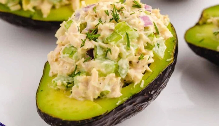 tuna stuffed avocados,healthy tuna salad,avocado tuna recipe,keto tuna recipe,low-carb meal,easy stuffed avocado,protein-packed meal,healthy lunch ideas,quick snack recipes,nutritious avocado dish