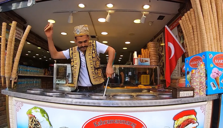 VIDEO : इस छोटे उस्ताद ने दिया टर्किश आइसक्रीम वाले दुकानदार को झटका!