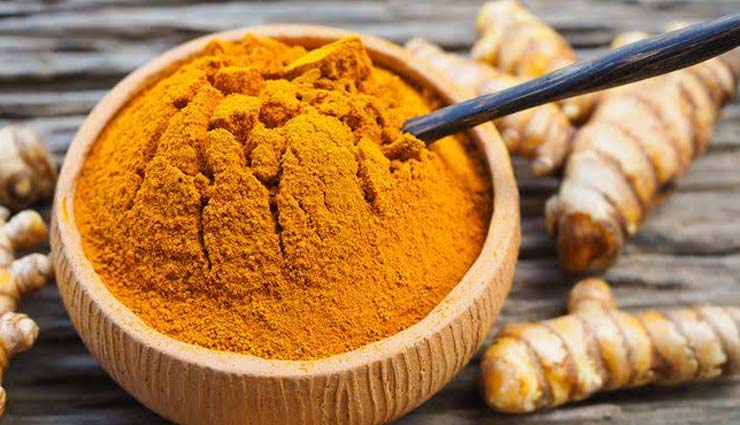 pimple in ear,remedies to treat pimple in ear,pimple problem in ear,warm compress,ice pack,honey and cinnamon,tea tree oil,turmeric,beauty,beauty tips