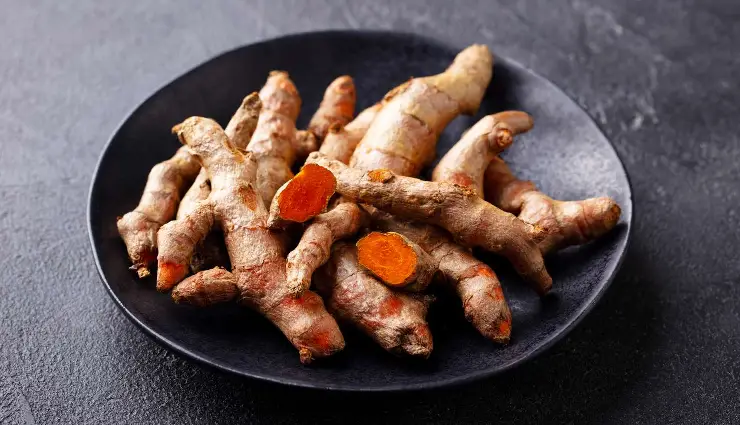 6 DIY Ways To Use Turmeric for Skin