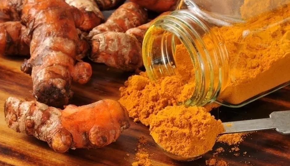 8 DIY Ways To Use Turmeric for Skin