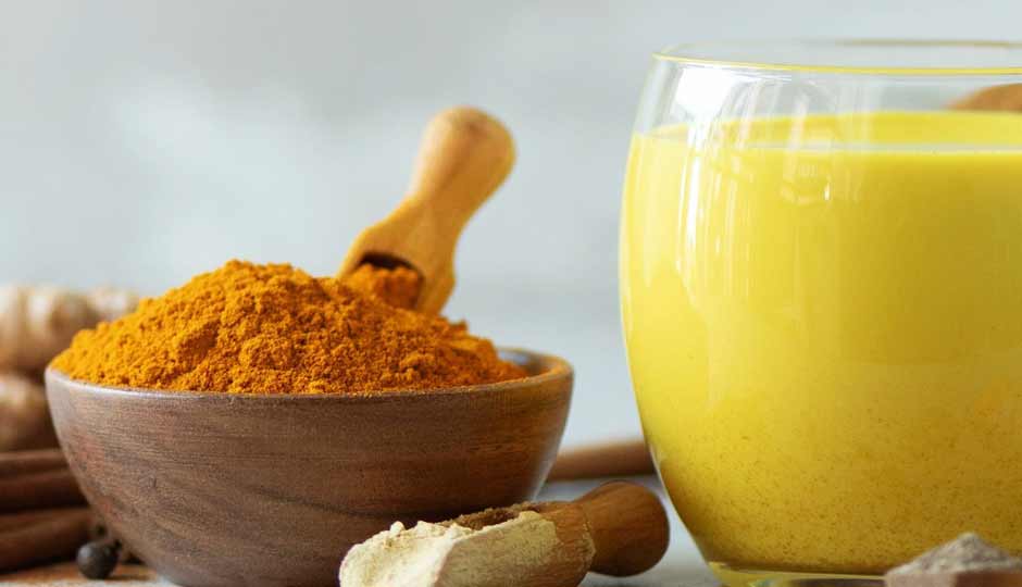 11 Amazing Health Benefits of Drinking Turmeric Milk
